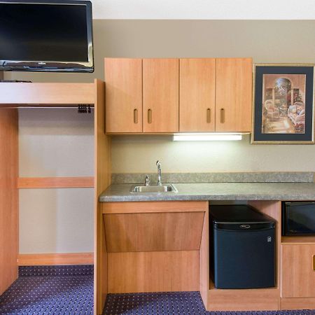 Microtel Inn & Suites By Wyndham Hazelton/Bruceton Mills Zewnętrze zdjęcie